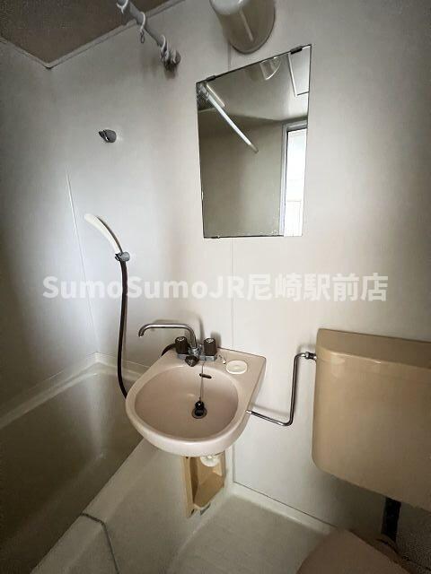 物件内観写真9　(コンパクトで使いやすい洗面所)