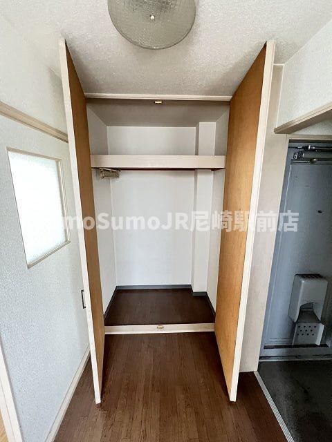 物件内観写真12　(小物を収納するのに便利です)