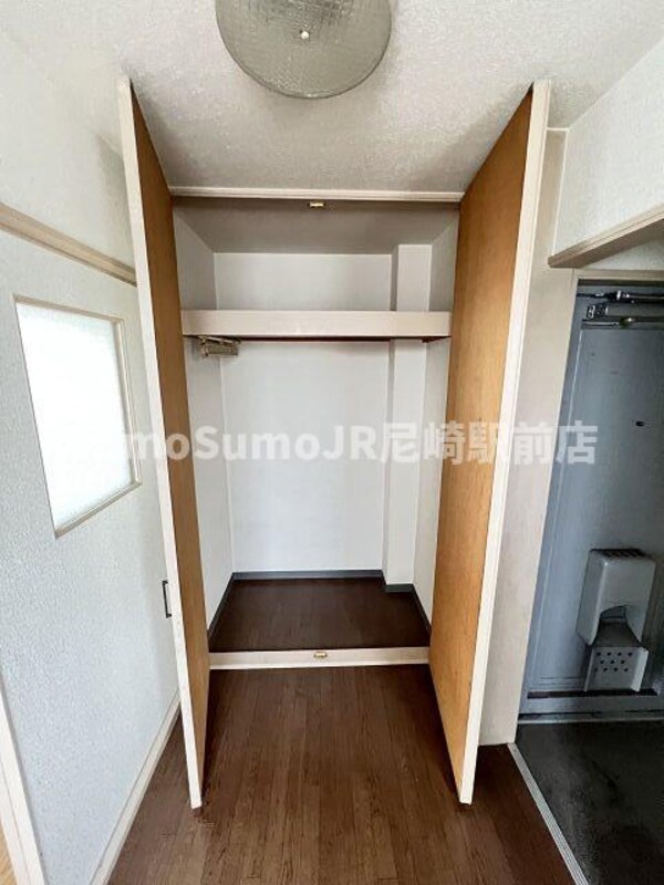 収納(小物を収納するのに便利です)