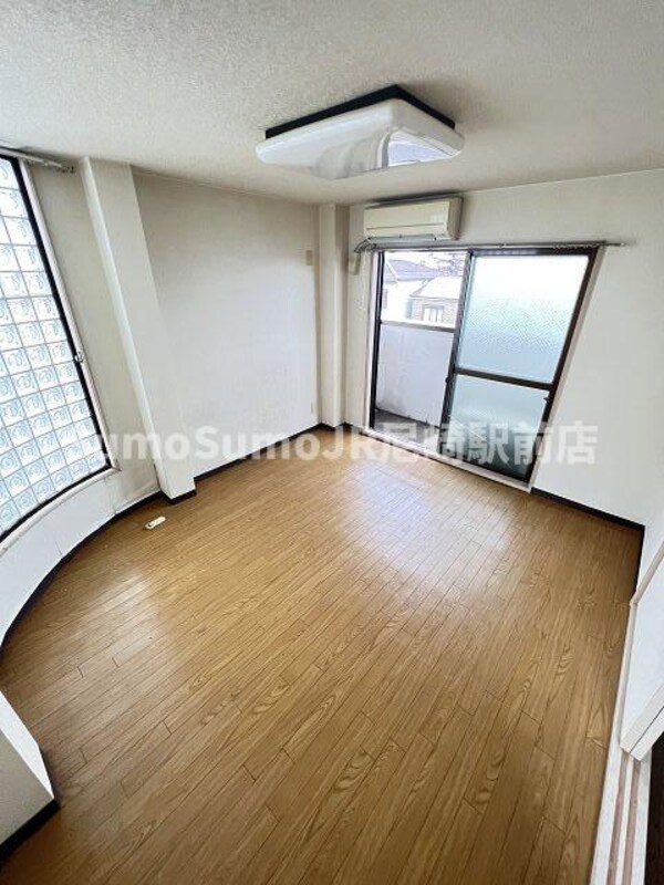 居室(ゆったり過ごせる居間です)