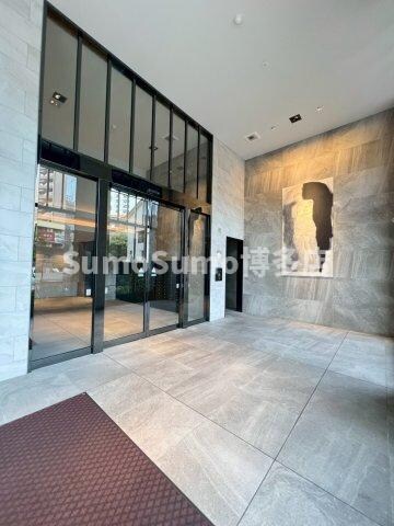 物件外観写真4　(清潔なロビーです)