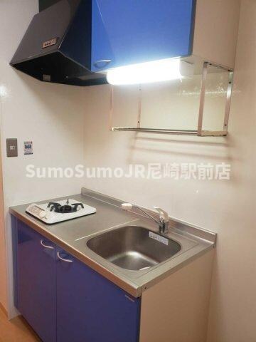 物件内観写真6　(コンパクトなキッチンで掃除もラクラク)