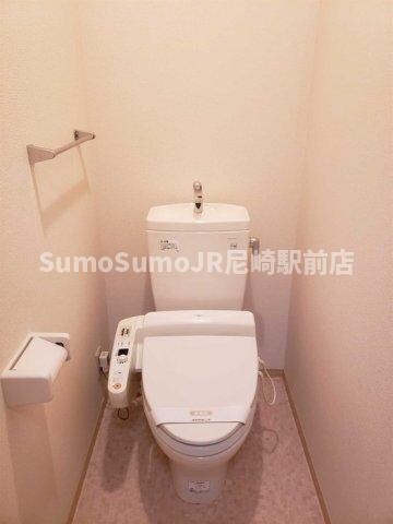 物件内観写真11　(落ち着いた色調のトイレです)