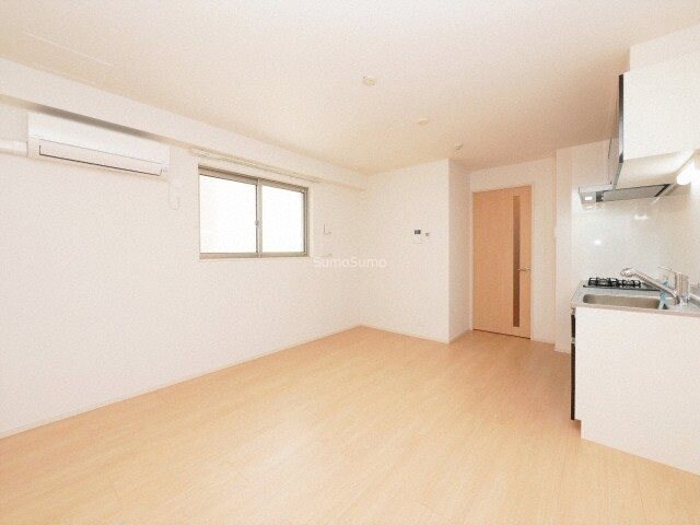 物件内観写真5　(ゆったりとしたリビングです)