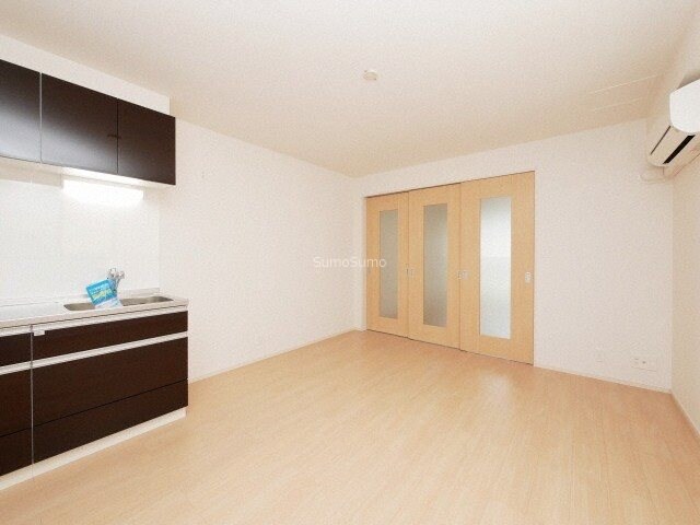 物件内観写真18　(ゆったりとしたリビングです)