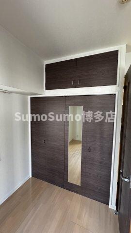 物件内観写真17　(たっぷりとした収納スペースです)