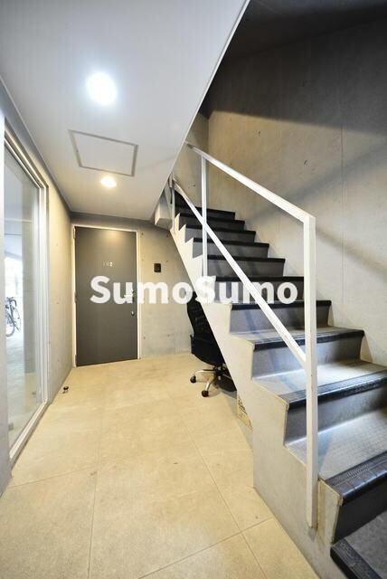 物件内観写真12　(ゆったりとした玄関です)