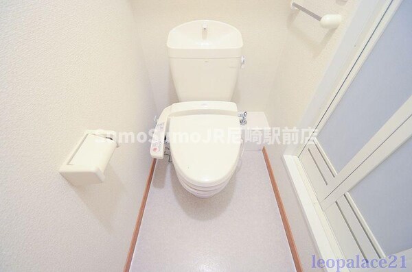 トイレ(シンプルで使いやすいトイレです)