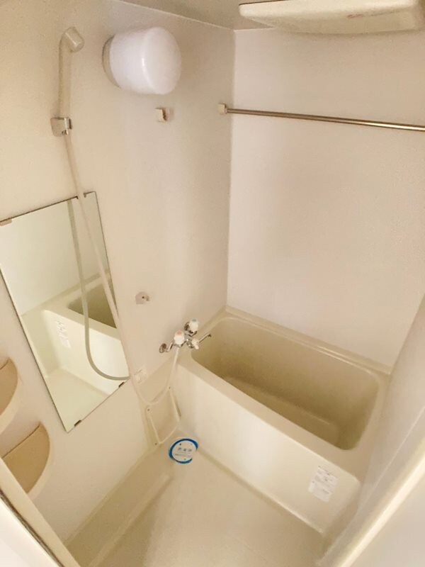 物件内観写真8　(日々の疲れを癒すお風呂付です)