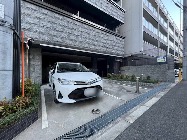 駐車場(駐車場です)