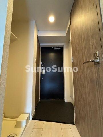 物件内観写真5　(ゆったりとした玄関です)