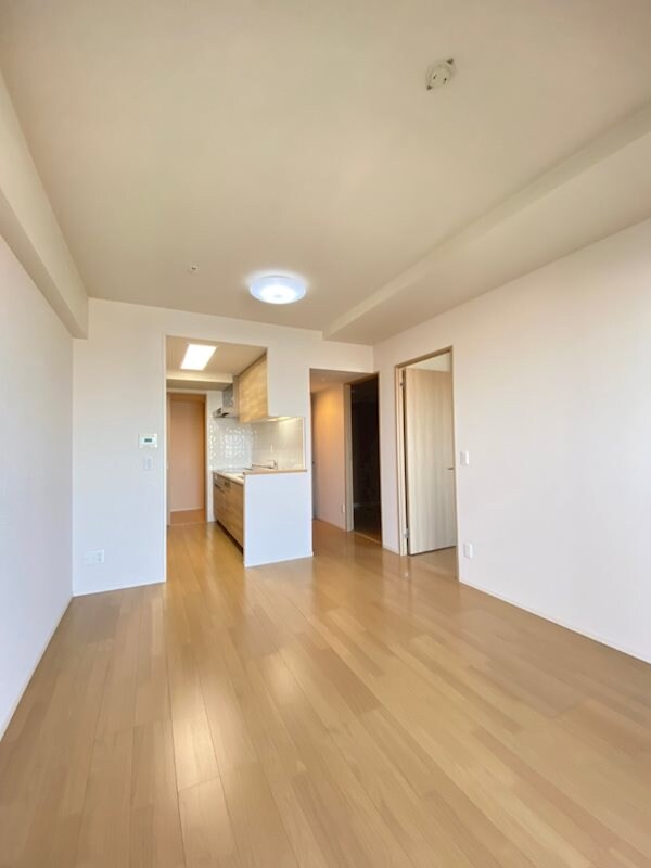 物件内観写真5　(こちらの居間で趣味の時間をお楽しみください)