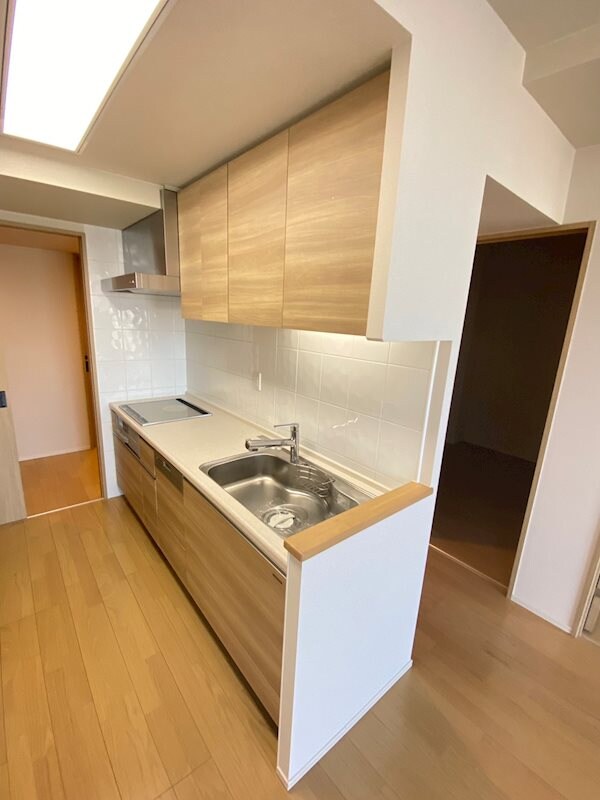 物件内観写真6　(コンパクトなキッチンで掃除もラクラク)