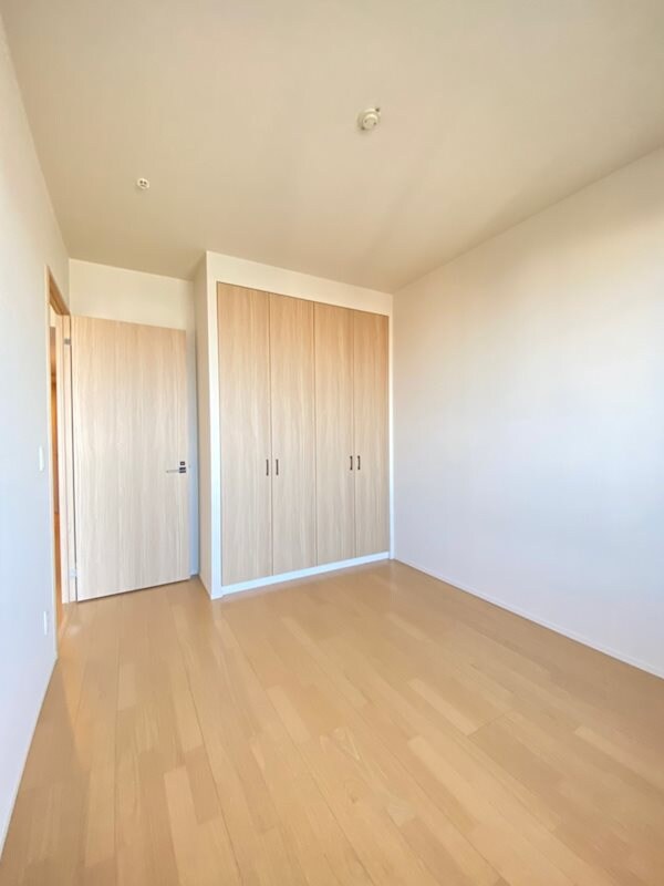 物件内観写真7　(使い勝手のいい寝室です)