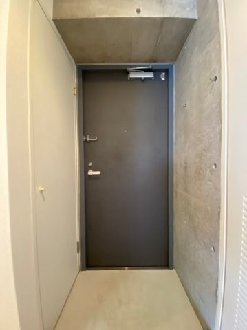 物件内観写真4　(落ち着いた玄関です)