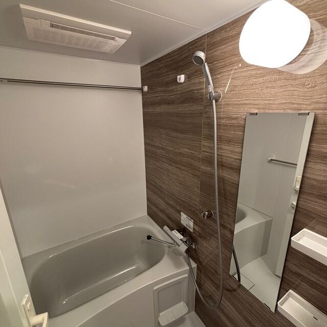 物件内観写真5　(落ち着いたエントランスです)