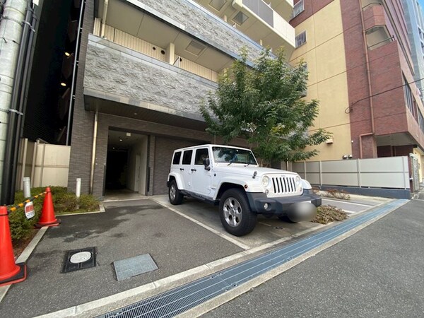 駐車場(駐車場に車を止められます)
