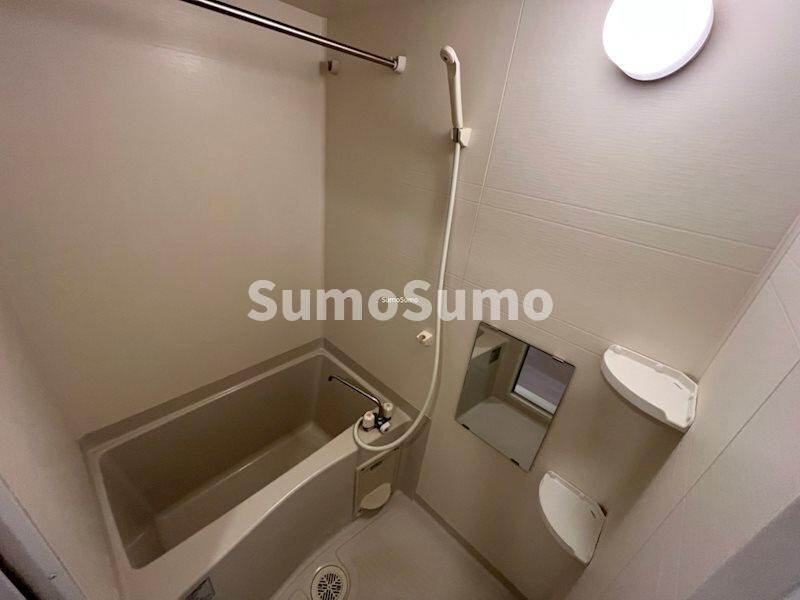 物件内観写真8　(コンパクトで使いやすいお風呂です)