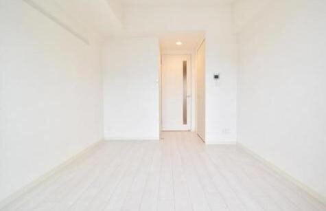 物件内観写真5　(こちらの居間で趣味の時間をお楽しみください)