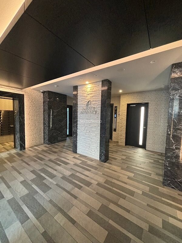 物件外観写真3　(ゆとりのあるロビーです)