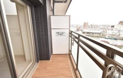 物件内観写真9　(暖かな日差しのふりそそぐバルコニー)