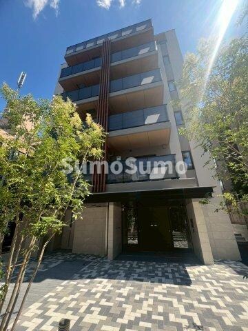 物件外観写真2　(外観は落ち着いています)