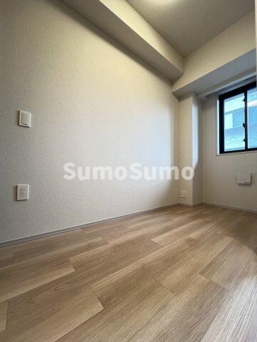 物件内観写真15　(こちらの居間で趣味の時間をお楽しみください)