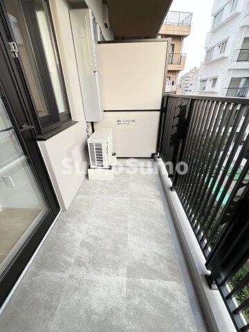 物件内観写真17　(開放的で明るい空間を演出してくれるバルコニーです)