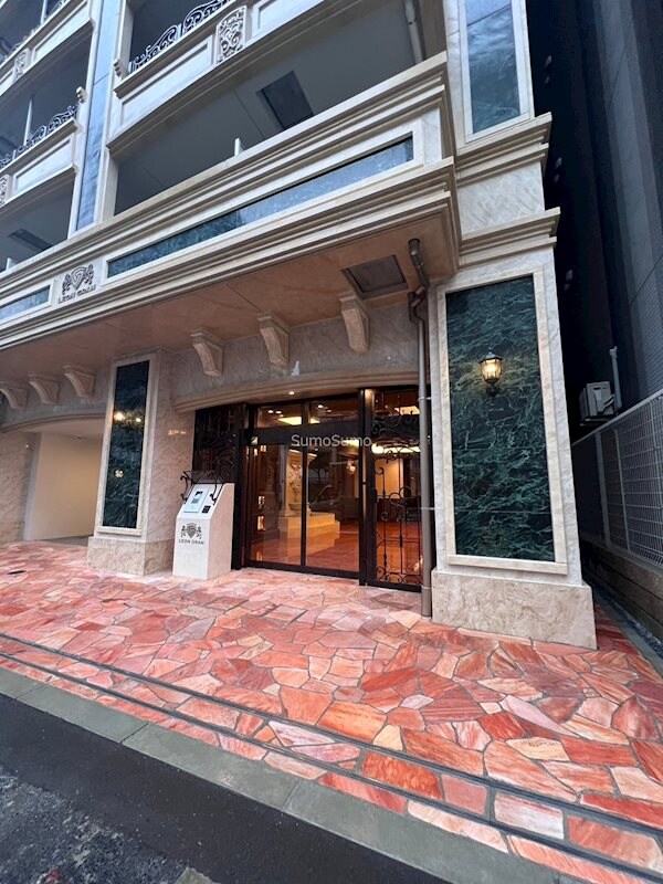 エントランス(清潔なエントランスです)