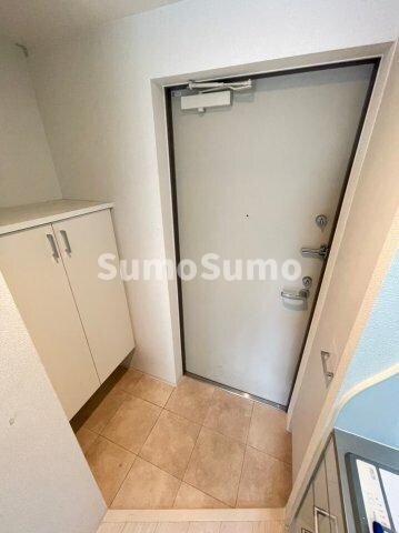 物件内観写真4　(ゆったりとした玄関です)