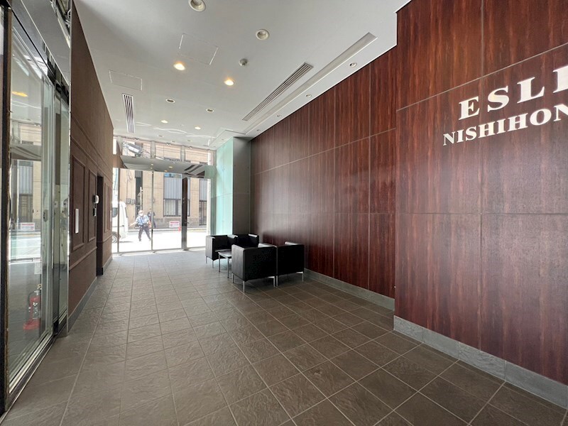 物件外観写真3　(ゆとりのあるロビーです)