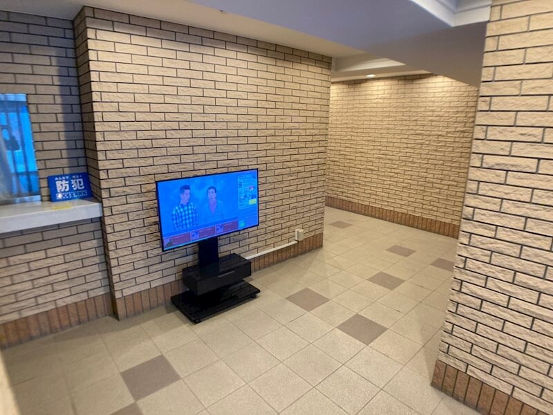 物件外観写真3　(清潔なロビーです)