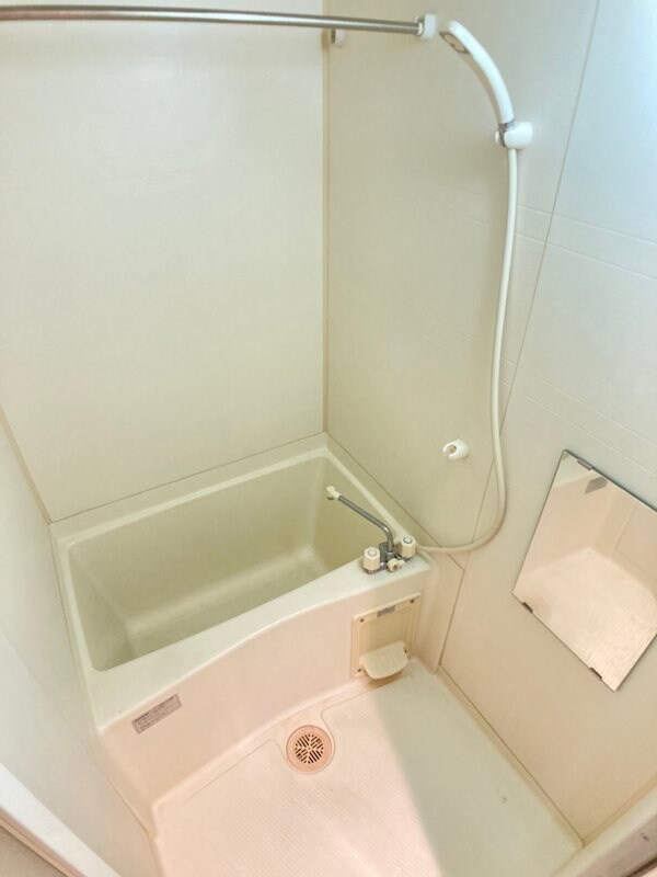 物件内観写真8　(日々の疲れを癒すお風呂付です)