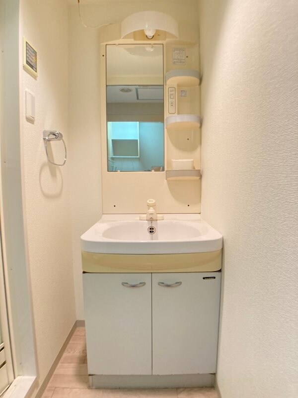 物件内観写真11　(コンパクトで使いやすい洗面所)