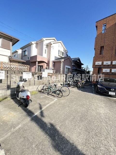 物件外観写真3　(カースペースがあります)