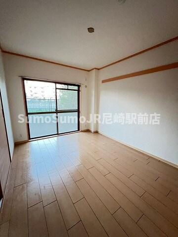 物件内観写真7　(開放的な寝室です)