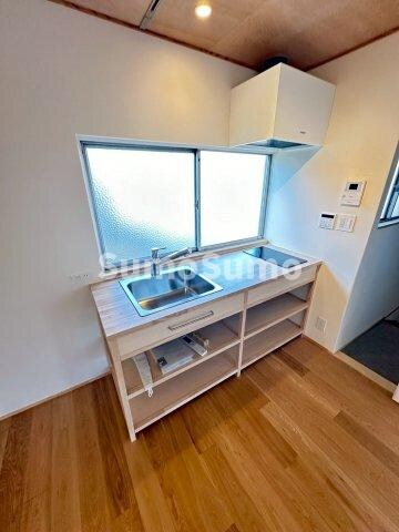 物件内観写真5　(コンパクトなキッチンで掃除もラクラク)