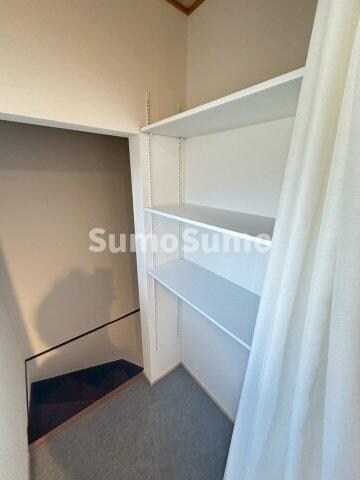 物件内観写真11　(ちょっとした収納スペースも充実しています)