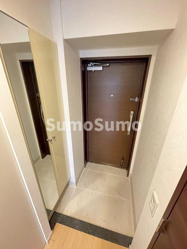 物件内観写真4　(明るい玄関です)