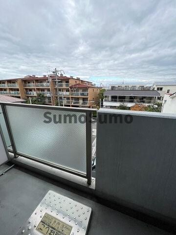 物件内観写真15　(開放的で明るい空間を演出してくれるバルコニーです)