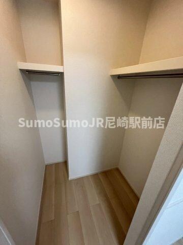 物件内観写真9　(便利な収納スペースです)