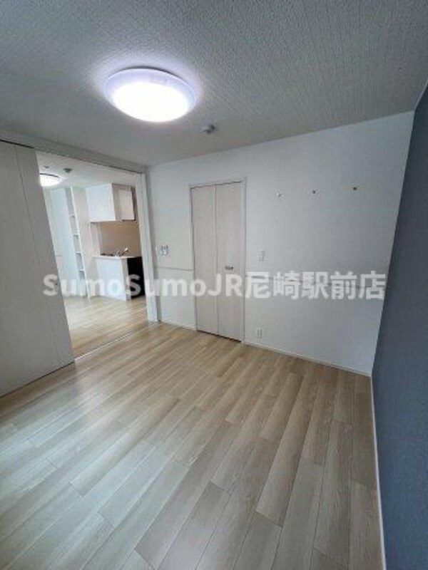 居室(おしゃれな居間です)