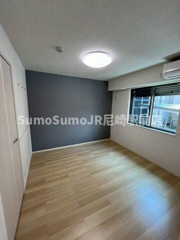 物件内観写真17　(開放的な寝室です)