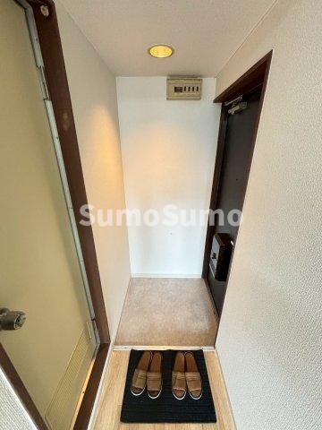 物件内観写真4　(ゆったりとした玄関です)