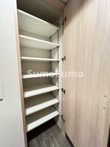 物件内観写真6　(小物を収納するのに便利です)