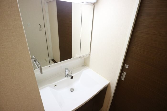 物件内観写真11　(コンパクトで使いやすい洗面所)