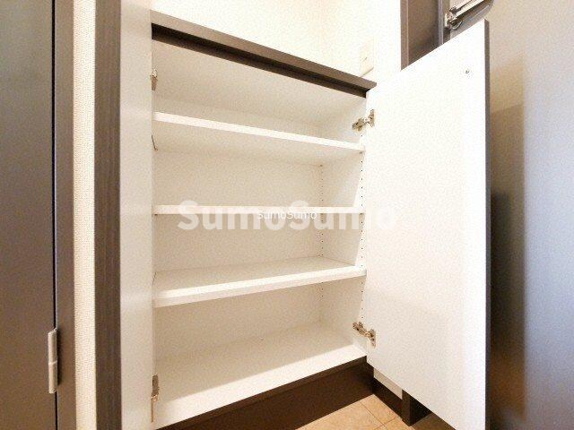 物件内観写真18　(小物を収納するのに便利です)