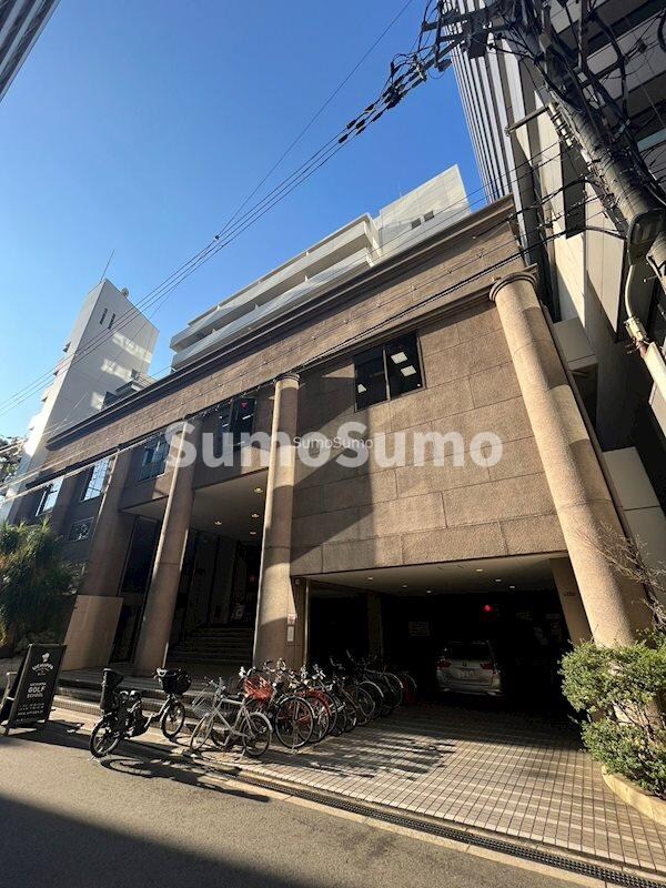 物件外観写真1　(落ち着いた雰囲気の外観です)