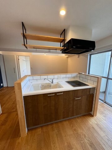 物件内観写真7　(コンパクトなキッチンで掃除もラクラク)