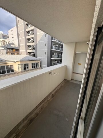 物件内観写真10　(暖かな日差しのふりそそぐバルコニー)